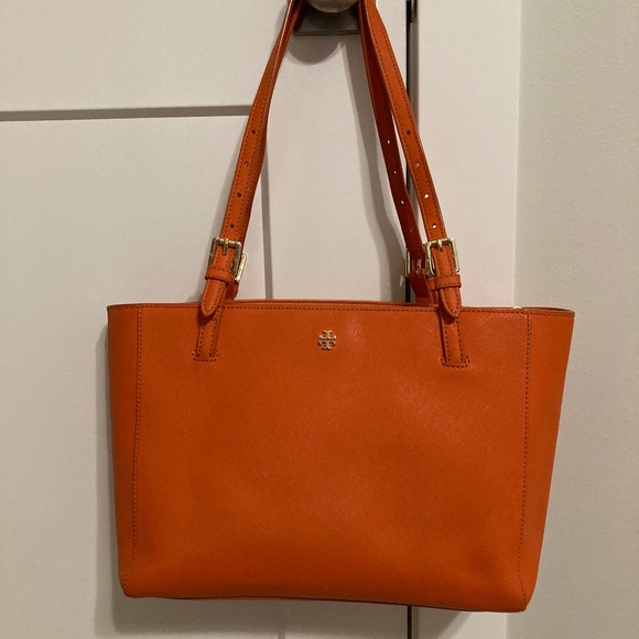 Tory Burch Handbags - Tory Burch Emerson Small Buckle